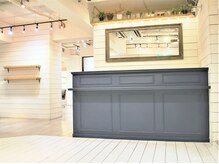 ルーツ 松戸店(Roots)の雰囲気（白を基調とした温かみのある店内です。[松戸]）