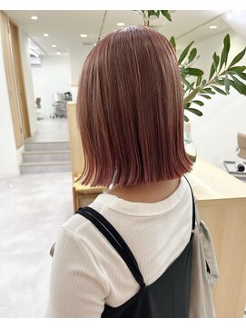 イノセントヘア(innocent.hair) ピンクベージュ　ピンクカラー　きりっぱなしボブ