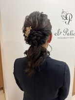 エルパティオ(EL PATIO) ローポニーヘアアレンジ