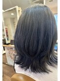 ブルーブラックでくびれスタイル