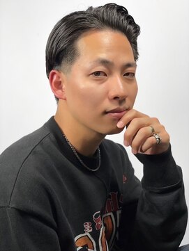 ヒロ銀座 バーバーショップ 札幌本店(HIRO GINZA BARBER SHOP) メンズショートビジネスツーブロックセンターパートフェード