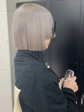 スターズ 柏(STARS) ホワイトカラー　ブリーチ　ハイトーン　姫カット　ミニボブ