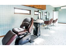 ワンバイアンジ(ONE by Angie)の雰囲気（フルフラットのシャンプー台で首への負担を軽減）