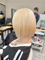 リルーム(re-room) ブリーチカラー/ホワイトブロンド/ショートボブ