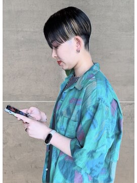 イラカ(elaka) インナーカラー×刈り上げショート