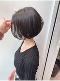 前下がり まとまる丸みショートボブ