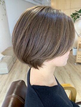 アミナ(AmiNA) ナチュラルアッシュ×ショート