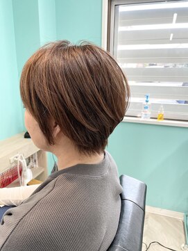 ホロー(Hollow) 大人綺麗めショートボブ×白髪ぼかし