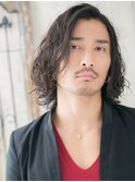 大人ワイルドツイストパーマで黒髪ミディアムスタイルW草加