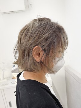 スイ(suiw) 切りっぱなしボブ白髪ぼかしバレイヤージュ【suiw】昭和町