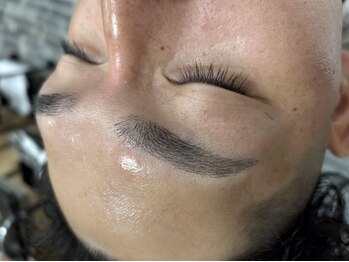 バーバーサンクチュアリ(Barber Sanctuary)の写真/【岡山市北区東古松】1ミリ単位の差で印象が変わる！清潔感あるヒゲや眉毛のお手入れはお任せ下さい！