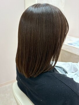 ソンノ(sonno) オリーブグレージュ 透明感カラー ストレート 顔周りカット 艶髪