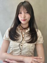 グロー 大宮(GLROW) ミディアムレイヤー 韓国ヘア オリーブグレージュ