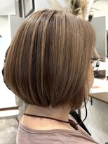 ルイ(ROUIS produced by LUCK 津田沼)&nbsp;白髪ぼかしハイライト/大人ボブ/白髪ぼかし/エイジング毛