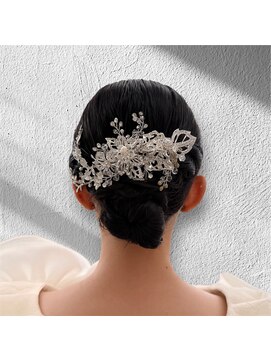 ウィールール 札幌店(WE RULE) 上品シニヨン×ビジュー華やかブライダルヘアアレンジスタイル