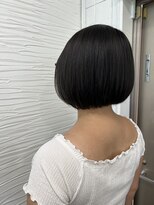 グロウトヨサキワン(GLOW TOYOSAKI ONE)&nbsp;首元スッキリ前下がりボブ