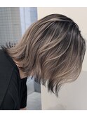 グレージュのシャドールーツにブラウンのエンドカラー