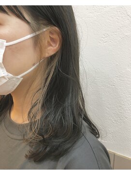 スティラサポ 平井駅南口(Stilla sapo) ホワイトベージュのイヤリングカラー