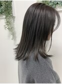 外ハネスタイル・ダークグレージュカラー