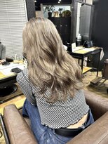 斜めバンググレージュカラーシルキーベージュ　マッシュパーマ