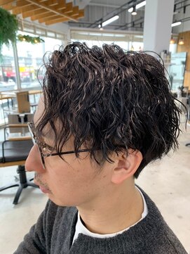 グランデュール 東静岡池田店(GRANDEUR) センターパートツイストスパイラルパーマ刈り上げメンズパーマ