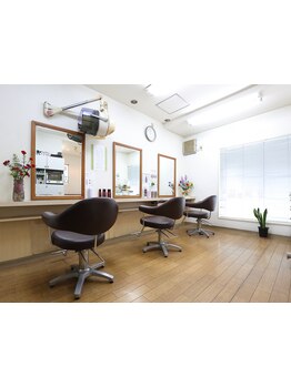 【女性スタイリストのみ在籍☆】寄り添った提案でお悩みを解決◎髪質改善TRで毛先までまとまる美髪に！