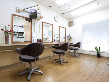 エミ(EMI)の写真/【女性スタイリストのみ在籍☆】寄り添った提案でお悩みを解決◎髪質改善TRで毛先までまとまる美髪に!