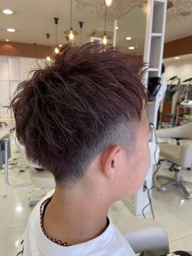 レイフィールド 滝の水店 ツーブロックショートヘアカラーピンクレッド
