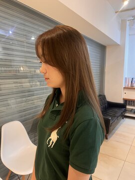 セミロングレイヤーカット顔周りレイヤー