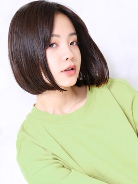 クラッチ 博多(CLUTCH) 大人可愛い小顔美髪ツヤ髪センター分けボブ髪質改善A4