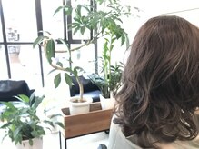 仕上げにコテ巻きで簡単なトレンドアレンジも☆