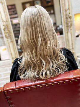 ブランシェ(branche) ホワイトブリーチ/ハイトーンカラー/ グレージュアッシュ/バック