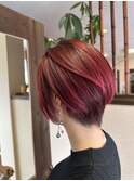 セクションカラーチェリーレッド束感ショートレイヤーボブ