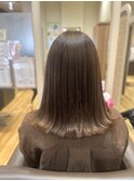 ミディアム外はねボブ