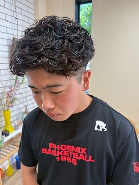 シフト(SHEEFT) 波巻きツイストスパイラルパーマソフトツーブロック 刈り上げ