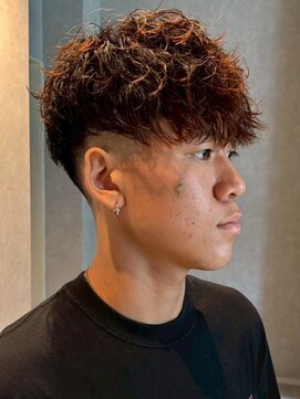 メンズサロン ブロック(Men's Salon bloc) ツイストスパイラルパーマ ブラウンカラー 刈り上げ フェード