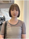 前髪ありミニボブブリーチなしグレージュ