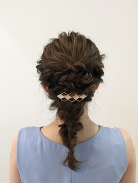 ヴィサージュ(VISAGE) 編み下ろしヘア