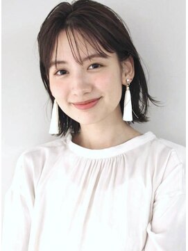 サーカス バイ ビュートリアム 青山(CIRCUS by BEAUTRIUM) 石田ゆり子さん風　大人可愛い　小顔　ミディアム　ボブ　外ハネ