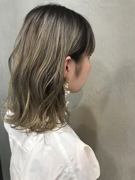 ロロネー 三国(Lolonois) シャドウルーツ×グレージュハイライト