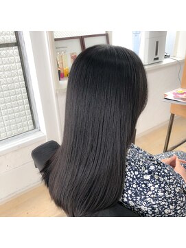 アンフィシュピトロワ(AnFye spi tlow) ［AnFye］うねりを無くして縮毛矯正