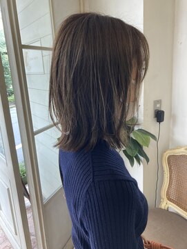 アミュレ(Amule) オフィスにも◎切りっぱなしセミディヘアグレージュ梅ヶ丘美容室