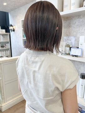 キャアリー(Caary) 福山市美容室Caary人気 外ハネぱつんとミディアム夏スタイル