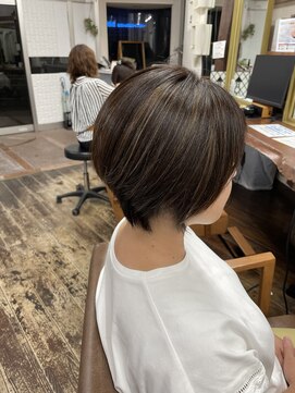 アート(art) くびれショート＋白髪ぼかしハイライト