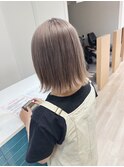 ミルクベージュ・外はねレイヤーボブ・ダブルカラー