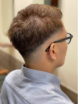 ユニ(uni) ハイトーンカラー×スキンフェード