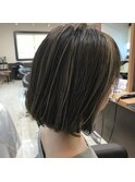 相性抜群！極細ハイライト×上品前下がりボブ/透明感グレージュ