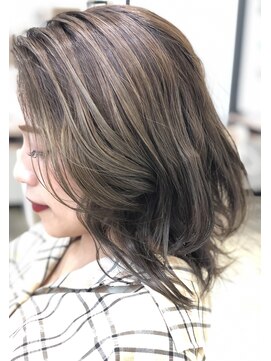 ディーボーイ 健軍店(D-BOY) オリーブベージュ/ブリーチ/ハイライト/レイヤーカット