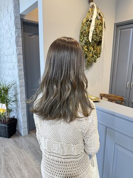 ジゼル 前橋(Giselle) ブリーチ無しのアッシュオリーブ