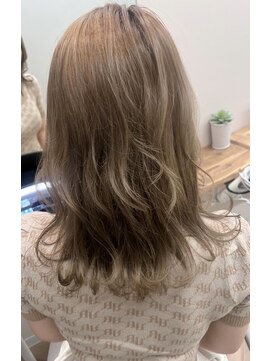 モナルダ(Monarda) シアーベージュ